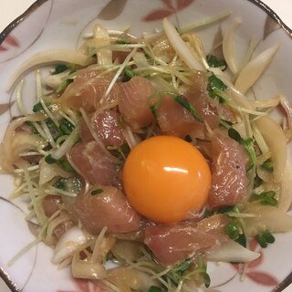 サッカー飯！ビンチョウマグロのユッケ風